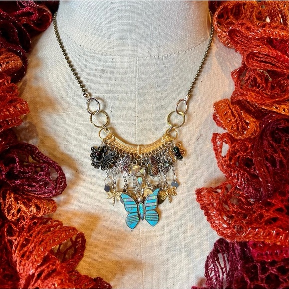 Vintage Turquoise, mother of pearl and abalone Butterfly charm necklace - Picture 5 of 17